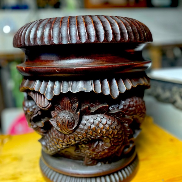 Hand carved Chinese dark red wood rice storage container. - Picture 5 of 11